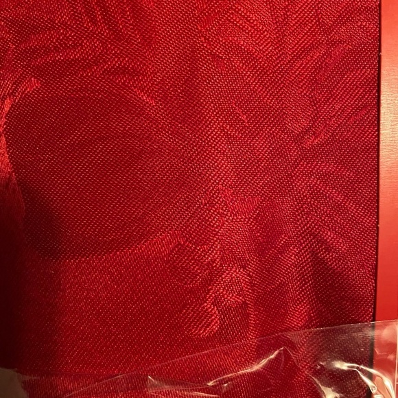 Essential Home Fabric Damask Tablecloth RED NWT - Picture 6 of 6